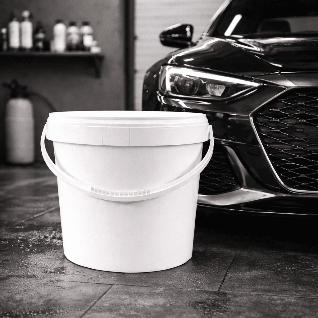 White 10.8L Bucket with Lid - Green Flag Shop
